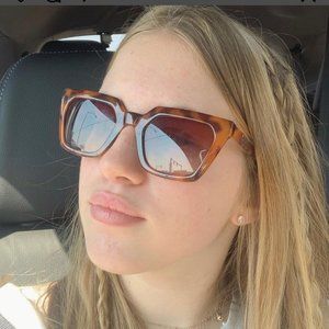 Meet your Posher, Samantha l